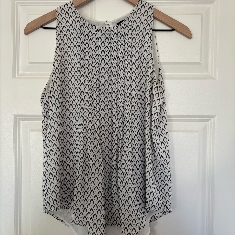 Ann Taylor Sleeveless Pleat Pintuck Blouse